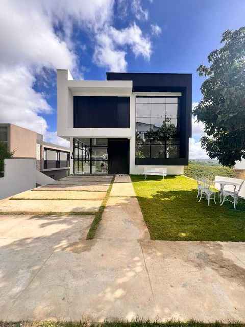 Residência duplex · Serraville · Volumes preto e branco com vidro do piso ao teto